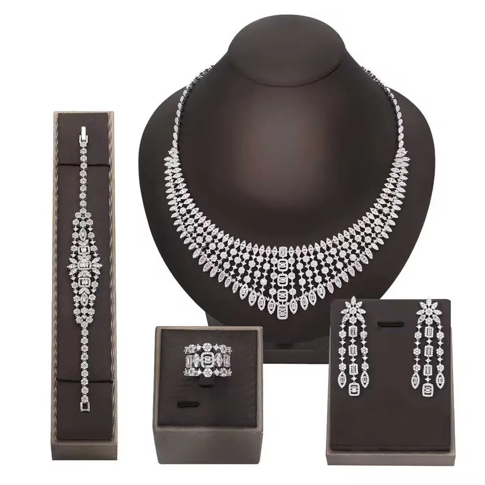 Luksuslikud kristallist pulmaehtekomplektid