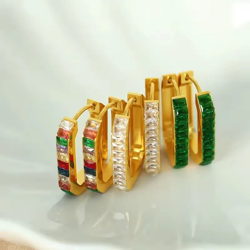 Roostevabast terasest geomeetrilised kõrvarõngad